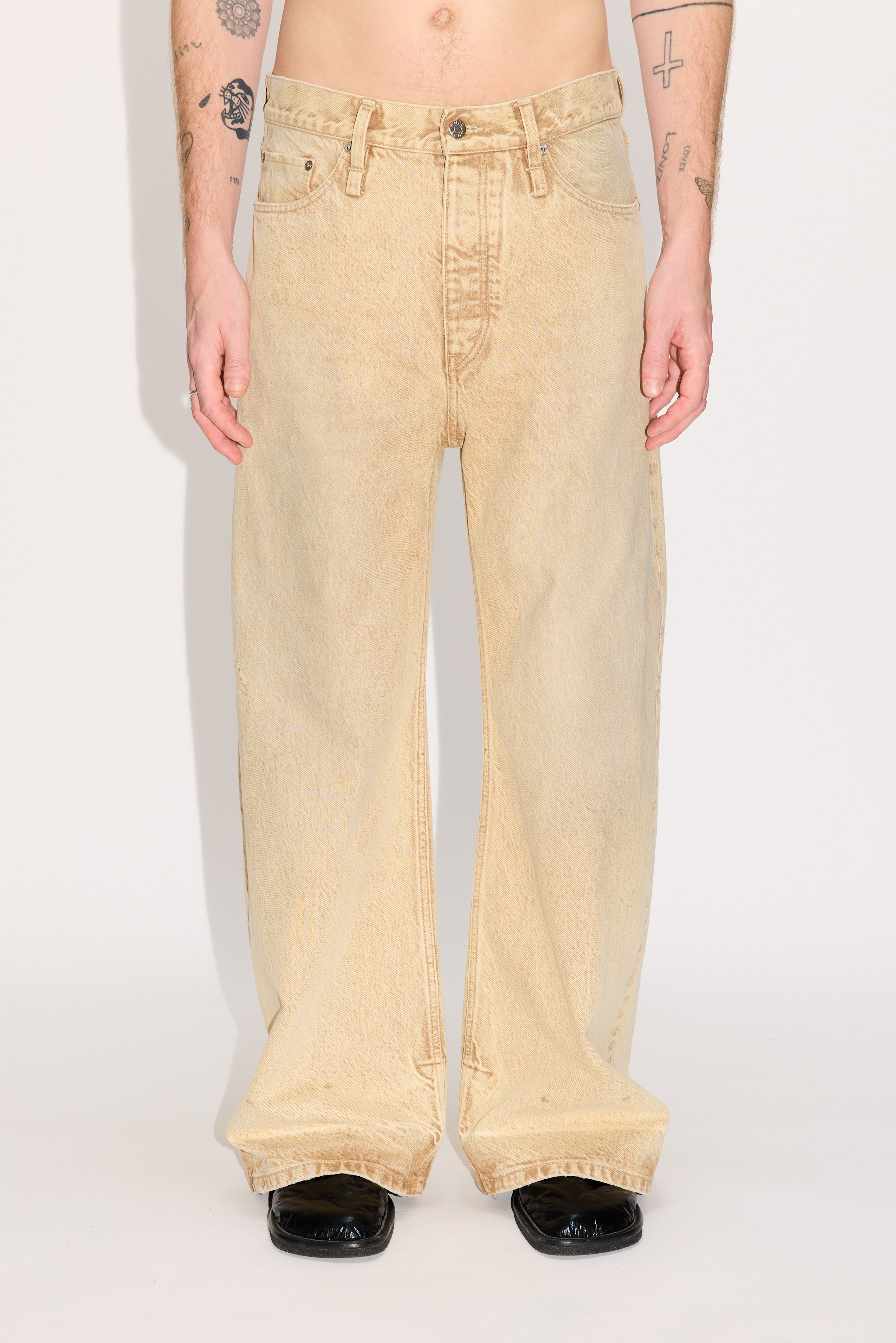 Wide-leg Jeans - Skid Jeans in Heavy Beige Vintage – HOPE STHLM Wide-leg Jeans - Skid Jeans in Heavy Beige Vintage – HOPE STHLM