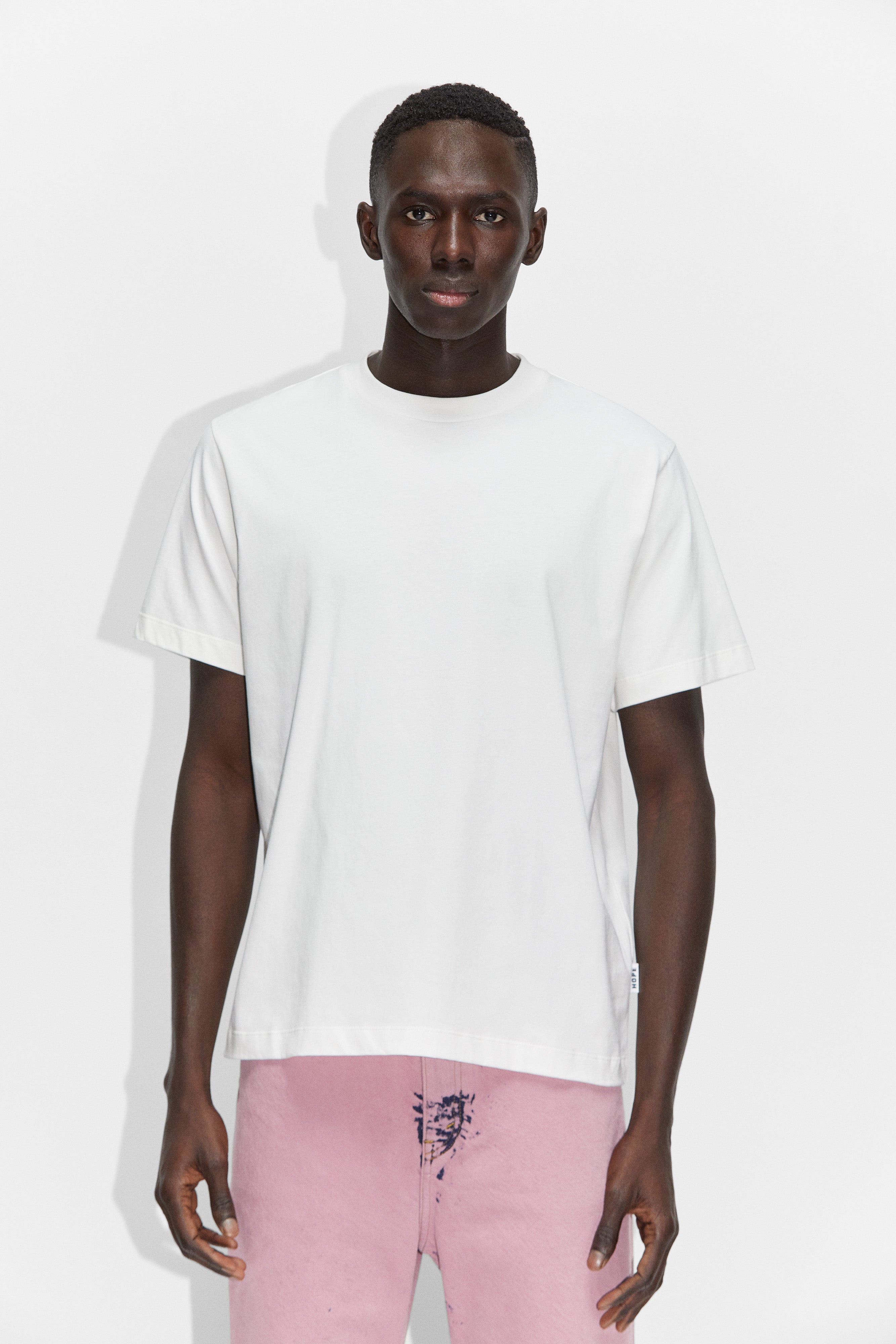 Relaxed Crew Neck T-shirt in White Faded Black – & STHLM Off HOPE