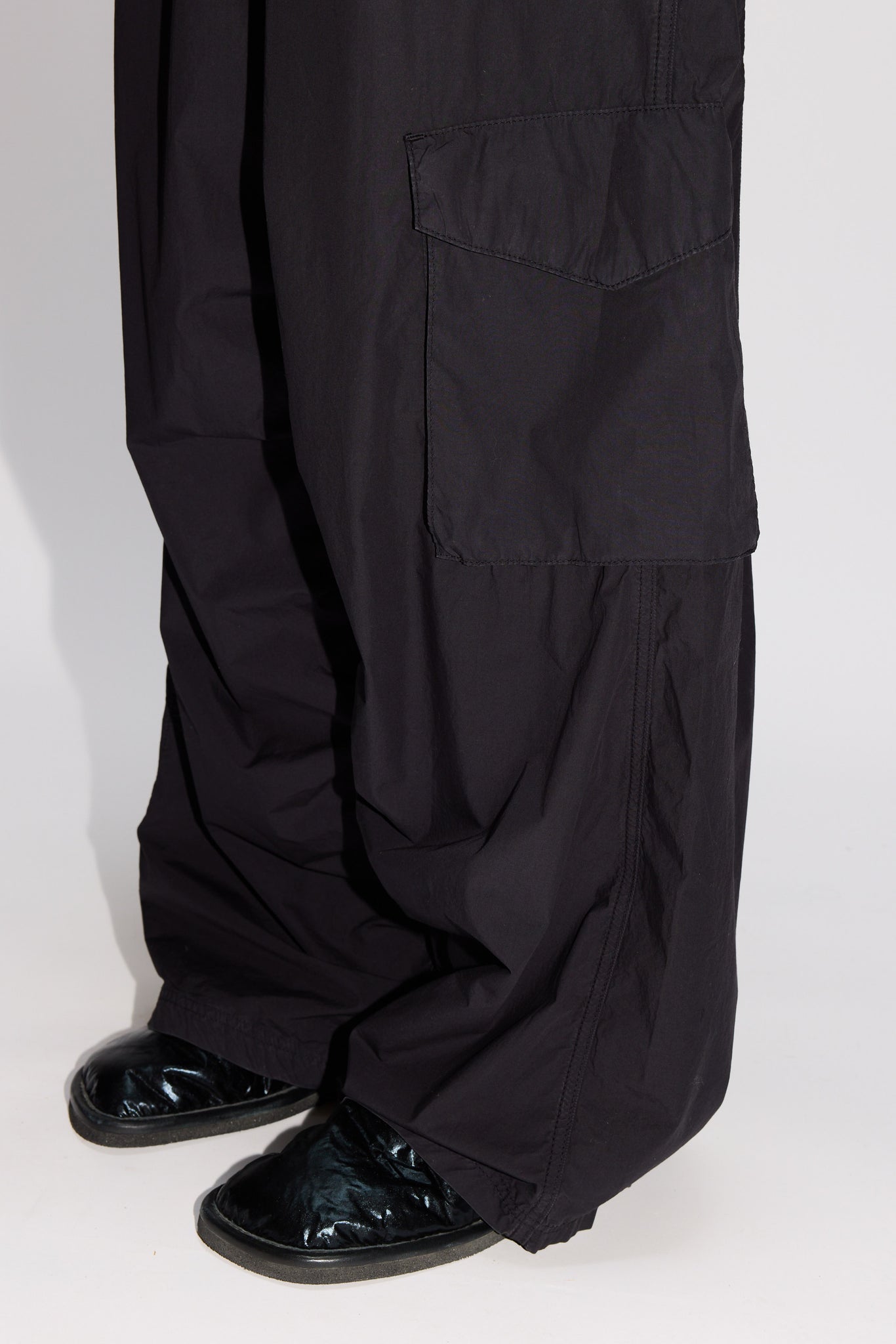Loose Drawstring Trousers - Collapse Trousers in Black