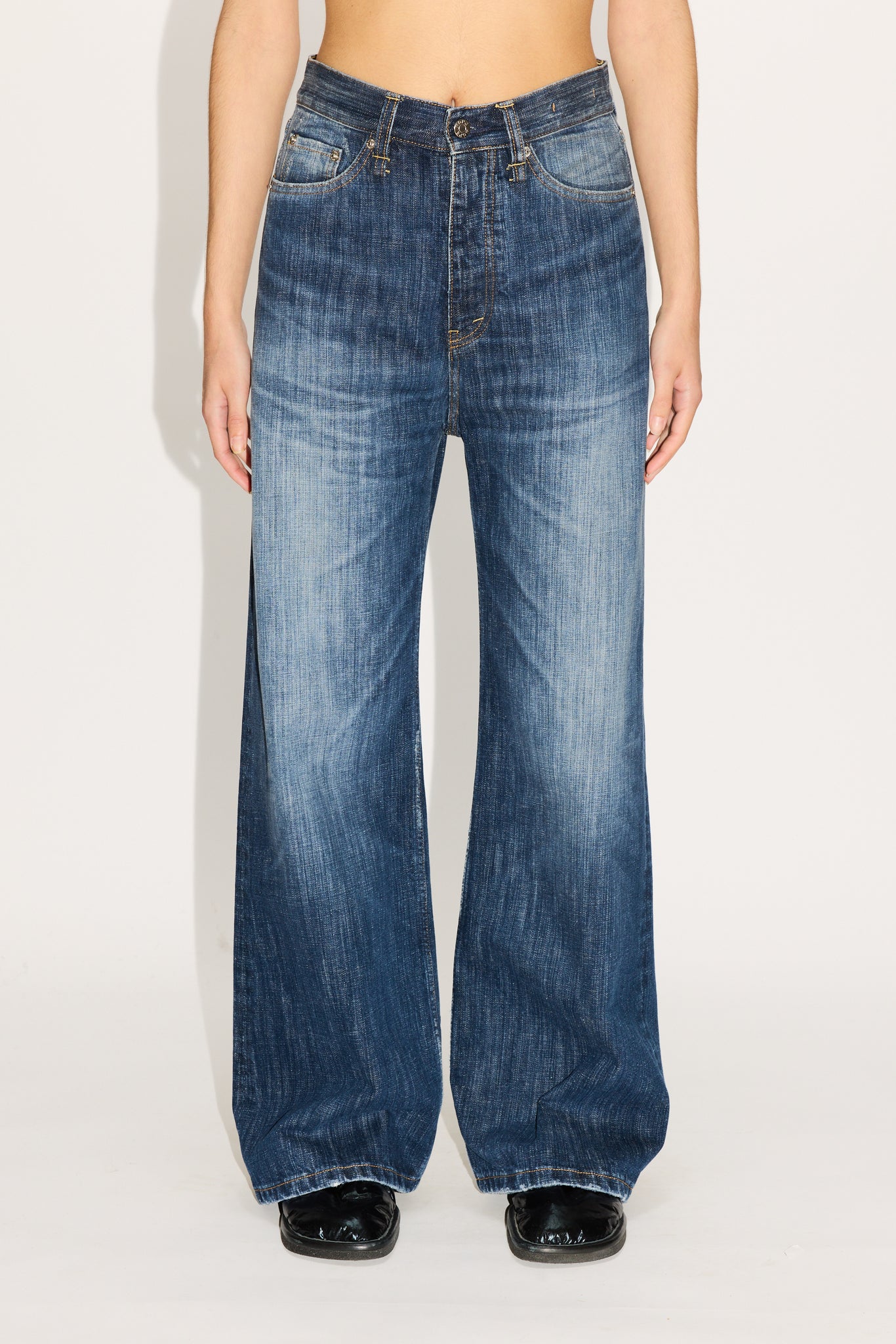 Wide-leg Jeans
