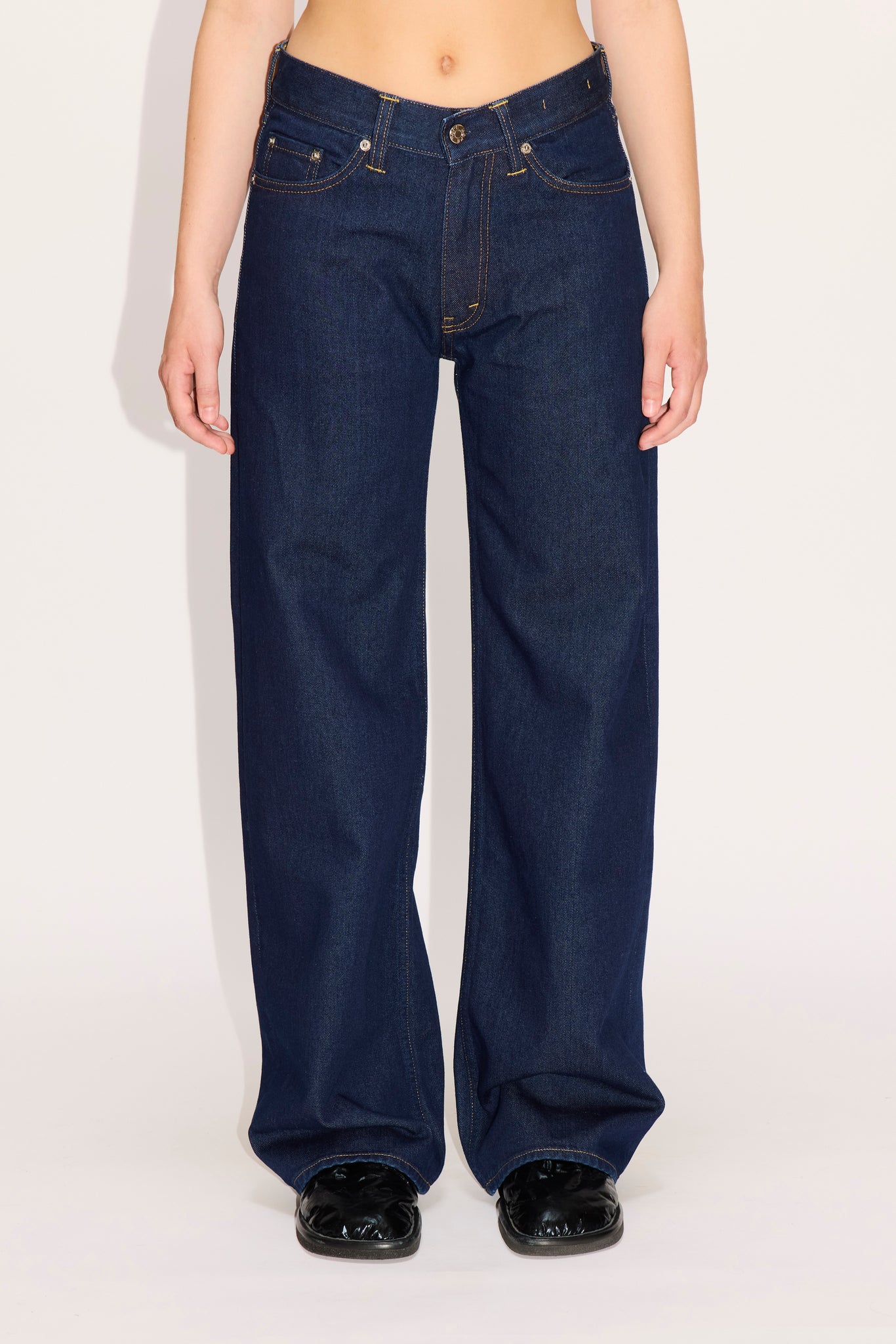 Low-Waist Wide-Leg Jeans