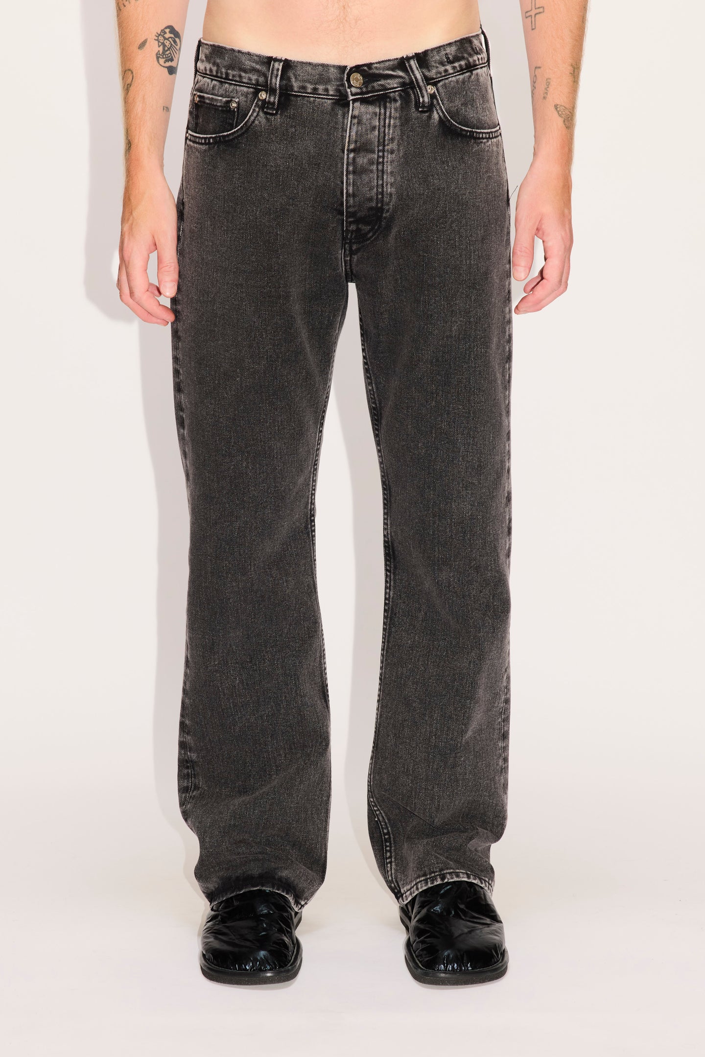 HOPE Stockholm Twisted Barrel Jeans デニム Twisted Barrel Jeans - Skew Jeans in Dark Indigo Wash – HOPE