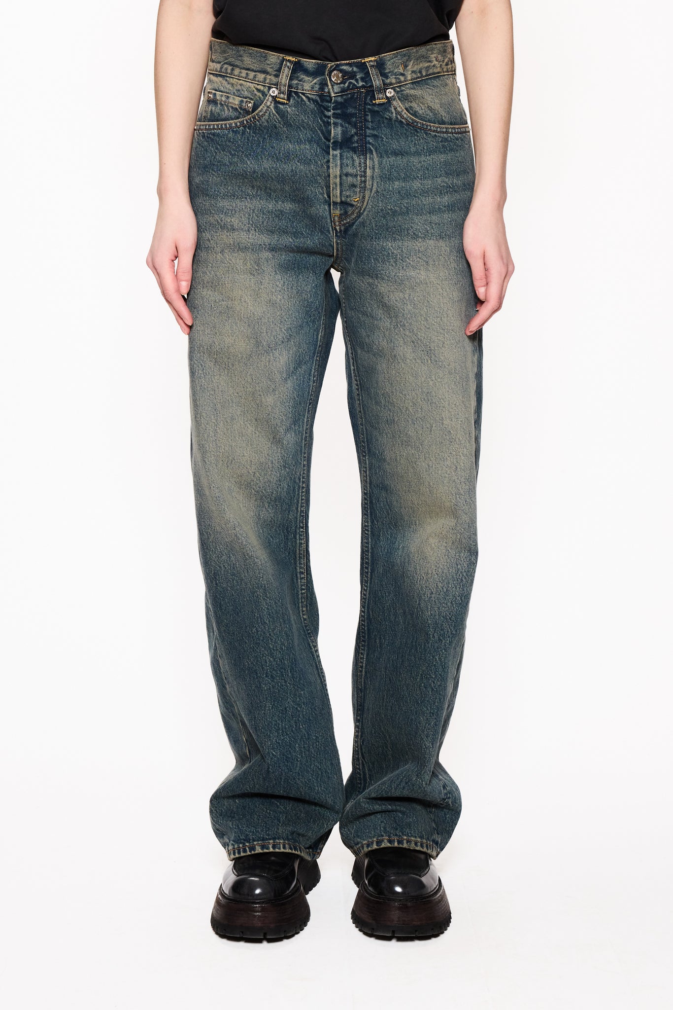 Loose-Fit Jeans in Mid Blue Dirty – HOPE STHLM