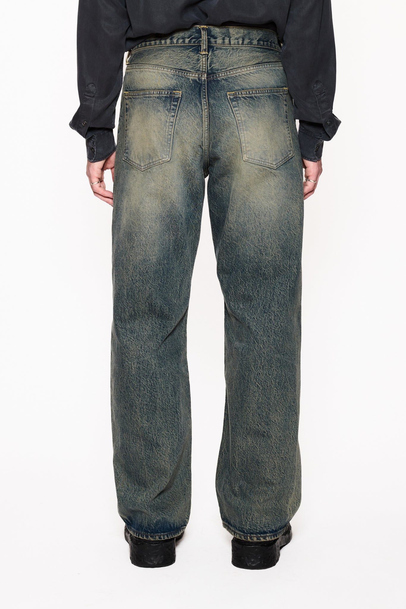 Loose-Fit Jeans in Mid Blue Dirty – HOPE STHLM