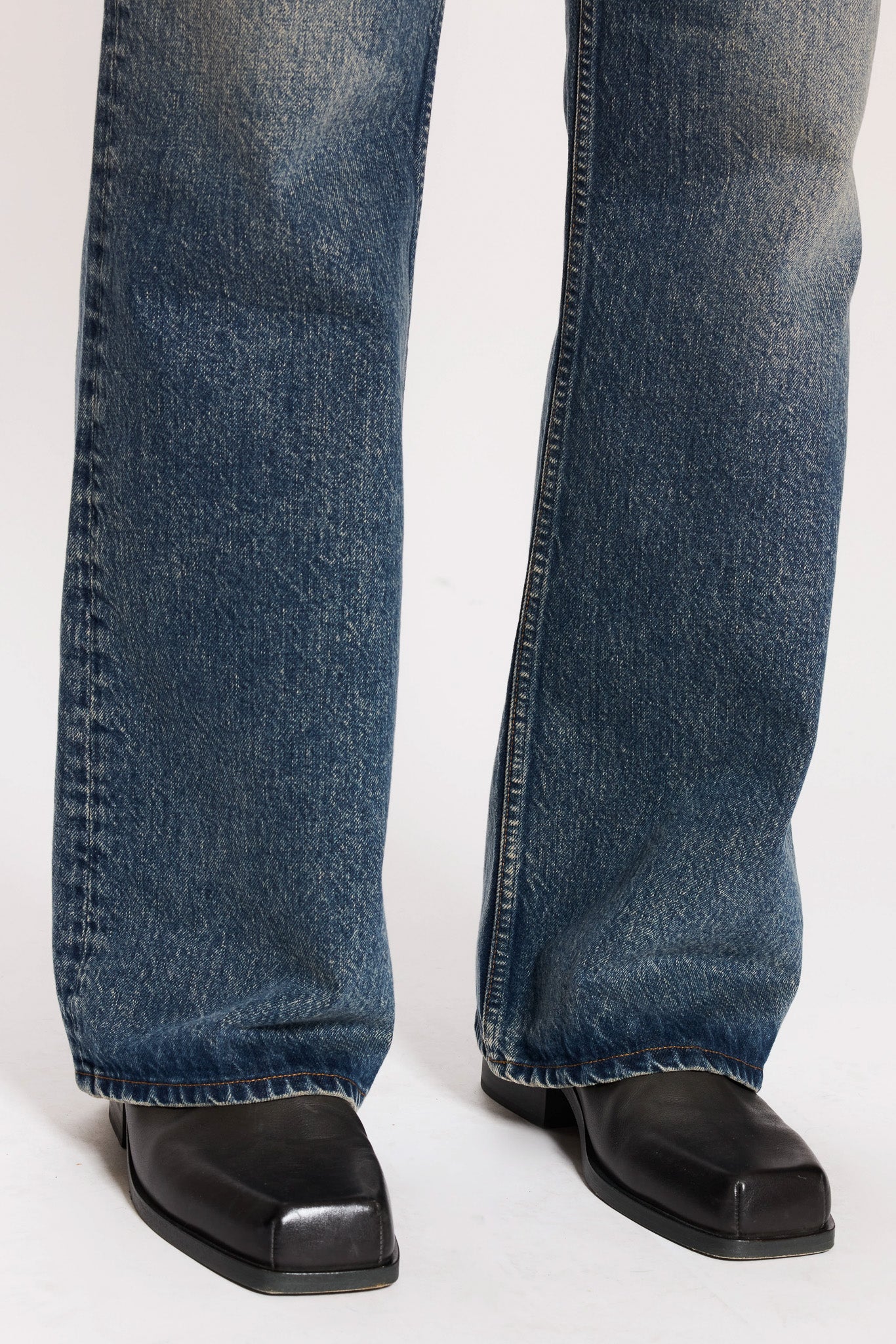 Bootcut Jeans - Beat Jeans in Mid Blue Dirty – HOPE STHLM
