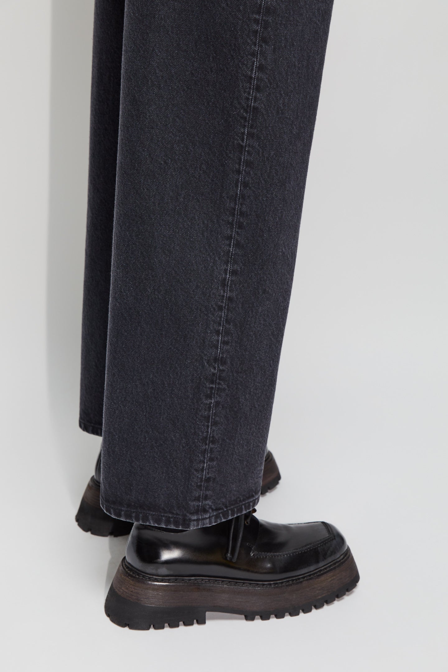 Wide-leg Cropped Jeans in Washed Black – HOPE STHLM