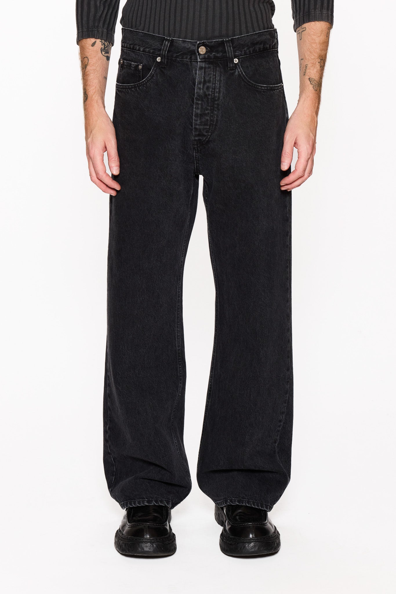 Loose-fit Jeans - Criss Jeans in Washed Black – HOPE STHLM Loose-fit Jeans - Criss Jeans in Washed Black – HOPE STHLM