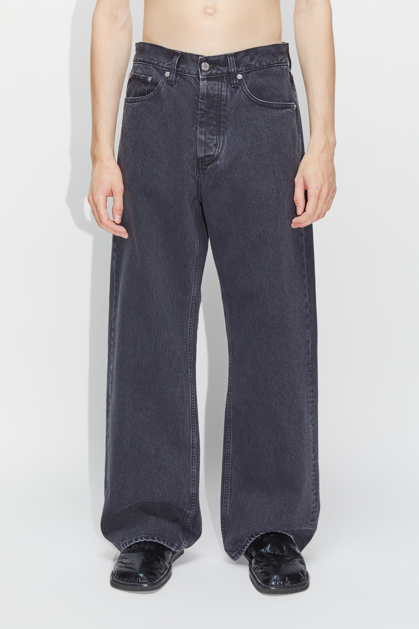 HOPE Stockholm Twisted Barrel Jeans デニム Twisted Barrel Jeans - Skew Jeans in Dark Indigo Wash – HOPE