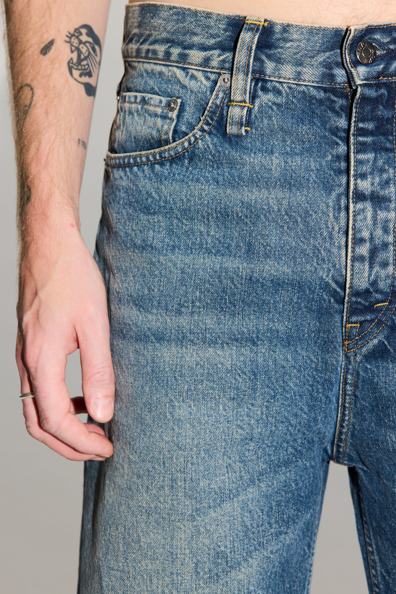 Wide-leg Jeans - Skid Jeans in Mid Blue Dirty – HOPE STHLM