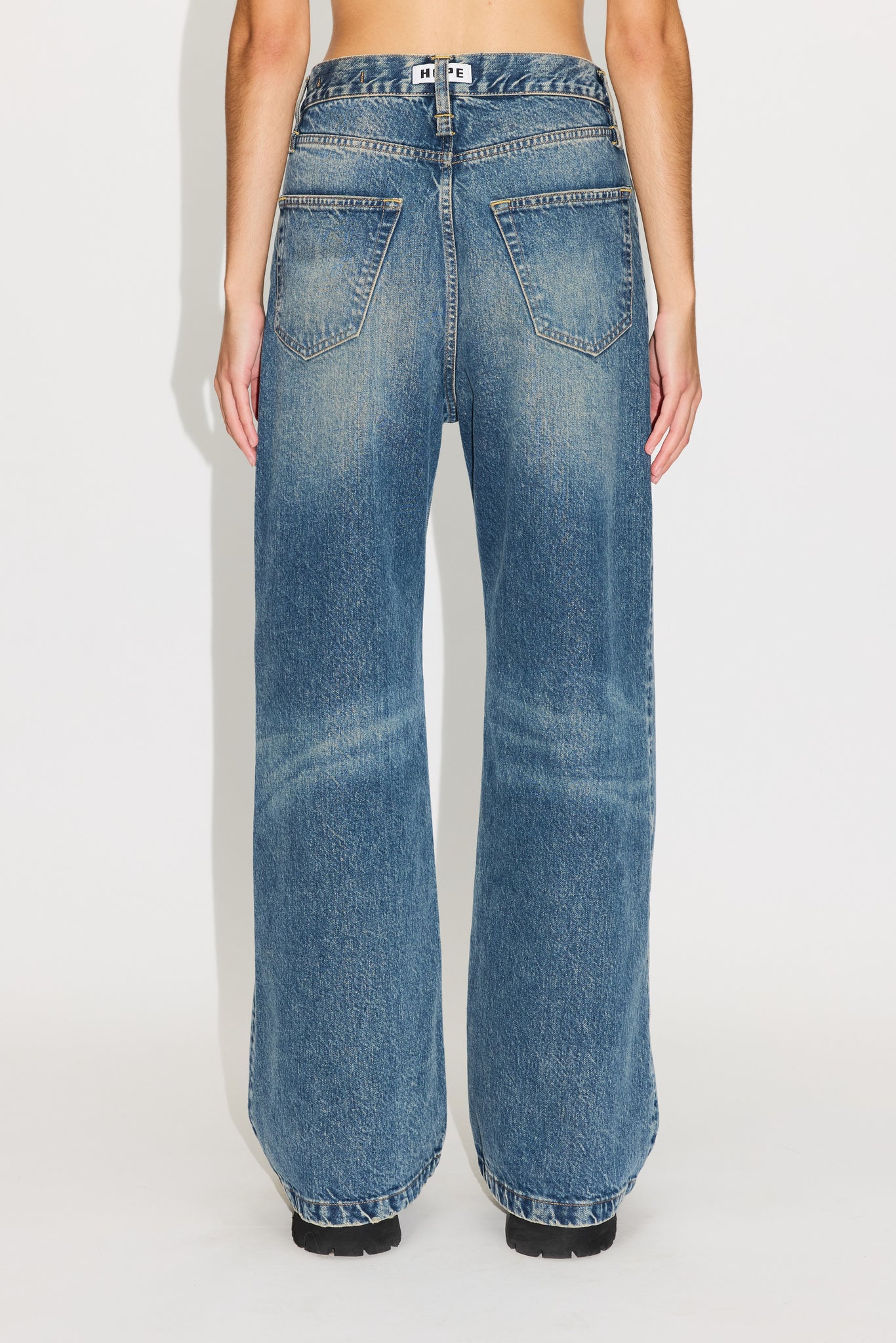 Wide-leg Jeans - Skid Jeans in Mid Blue Dirty – HOPE STHLM
