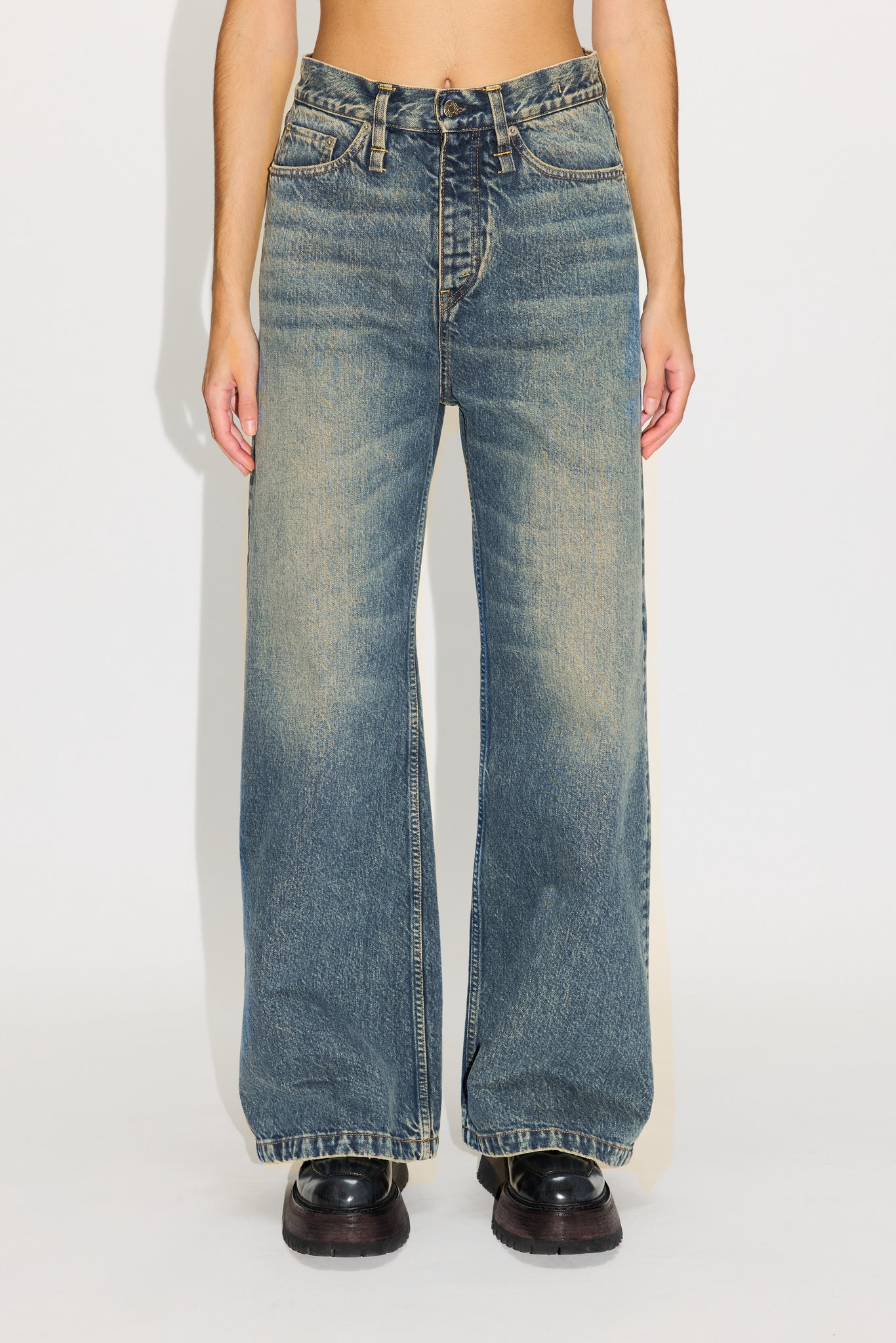Wide-leg Jeans