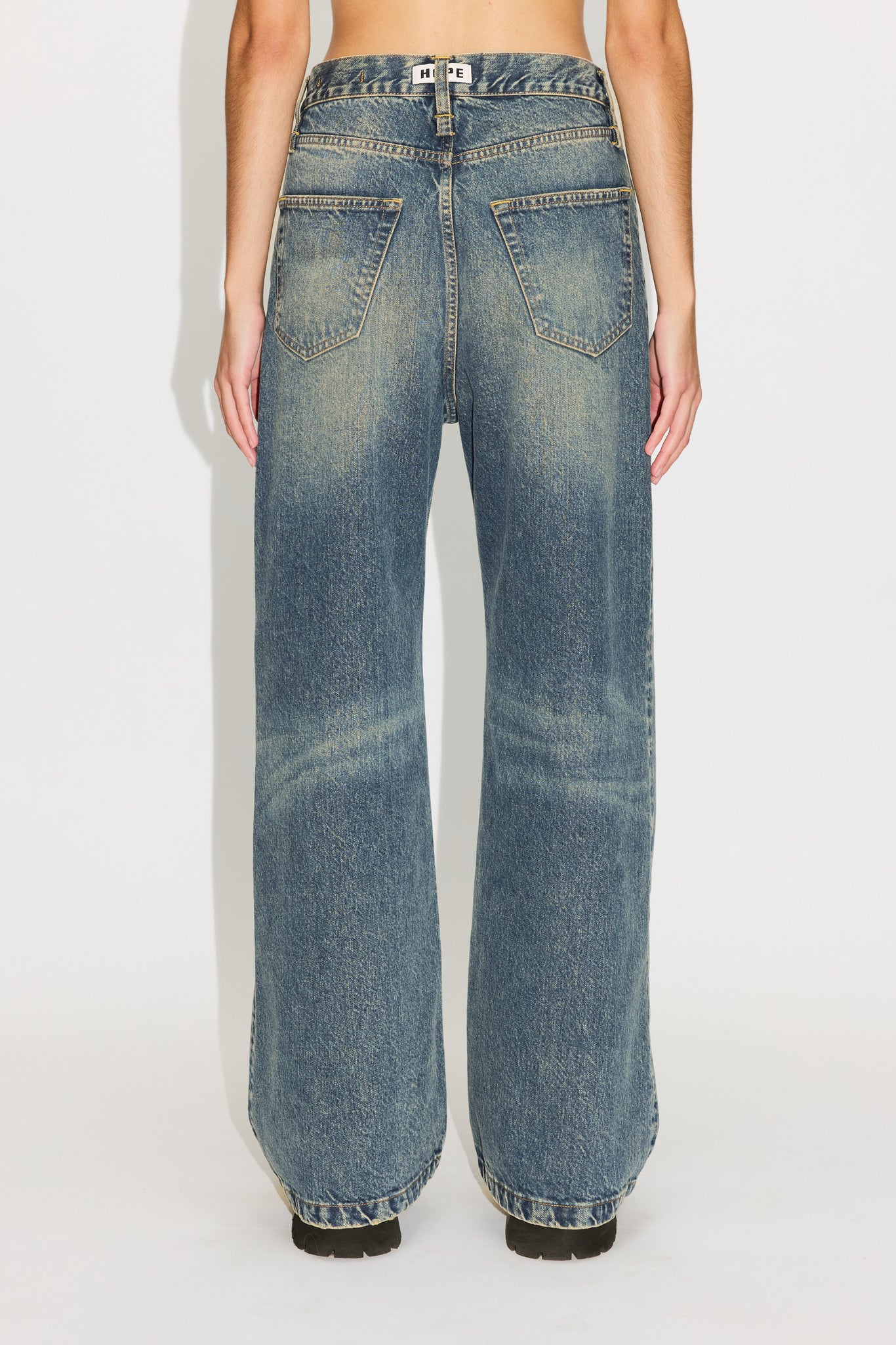 Wide-leg Jeans - Skid Jeans in Mid Blue Dirty – HOPE STHLM