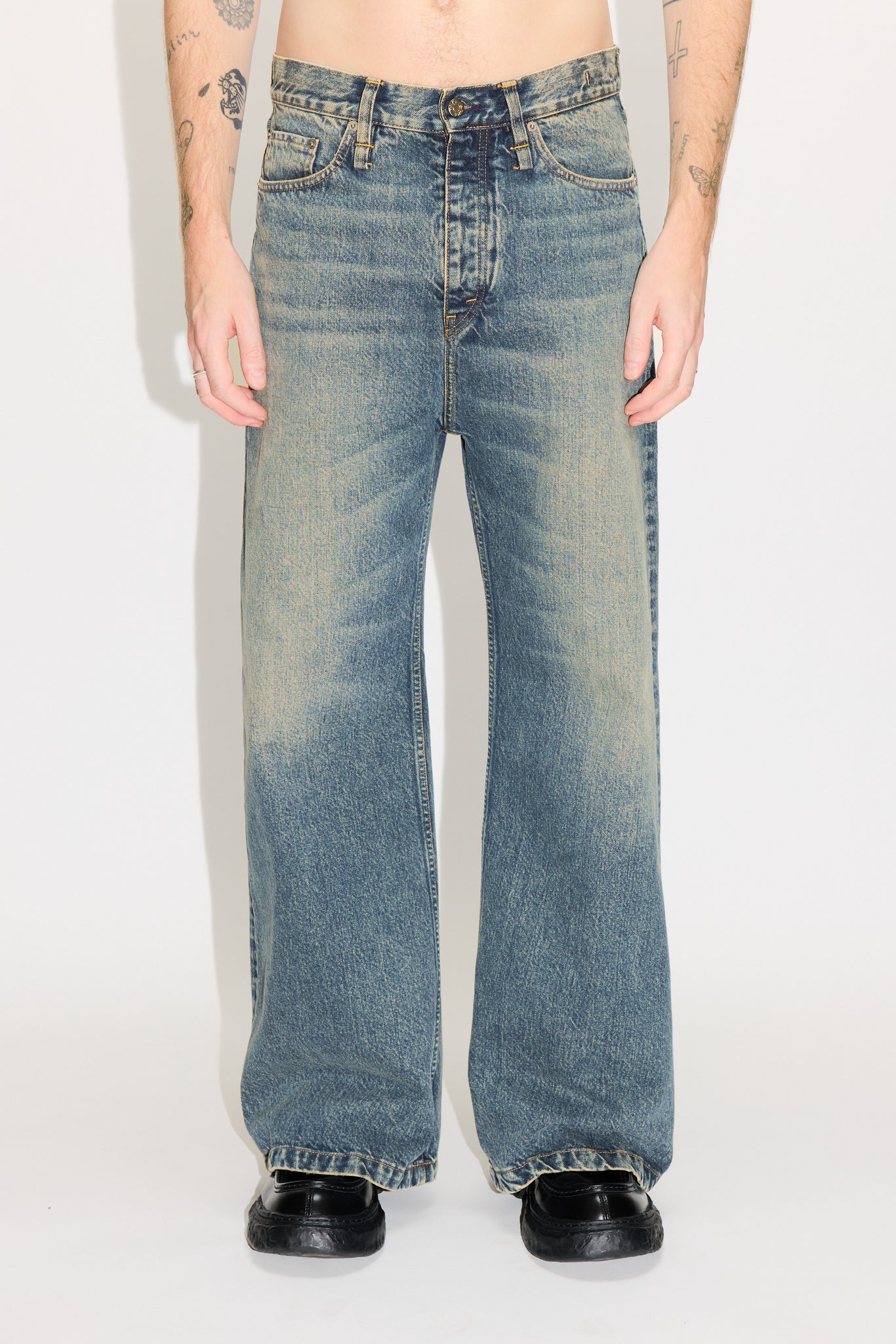 Wide-leg Jeans