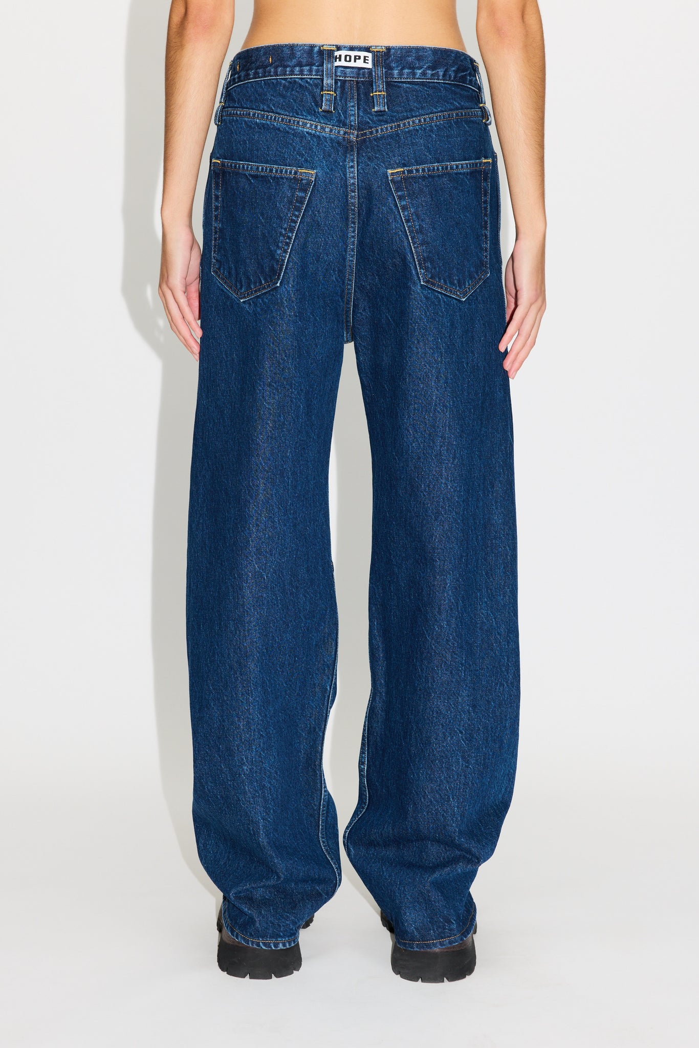 HOPE Stockholm Twisted Barrel Jeans デニム Twisted Barrel Jeans - Skew Jeans in Dark Indigo Wash – HOPE STHLM