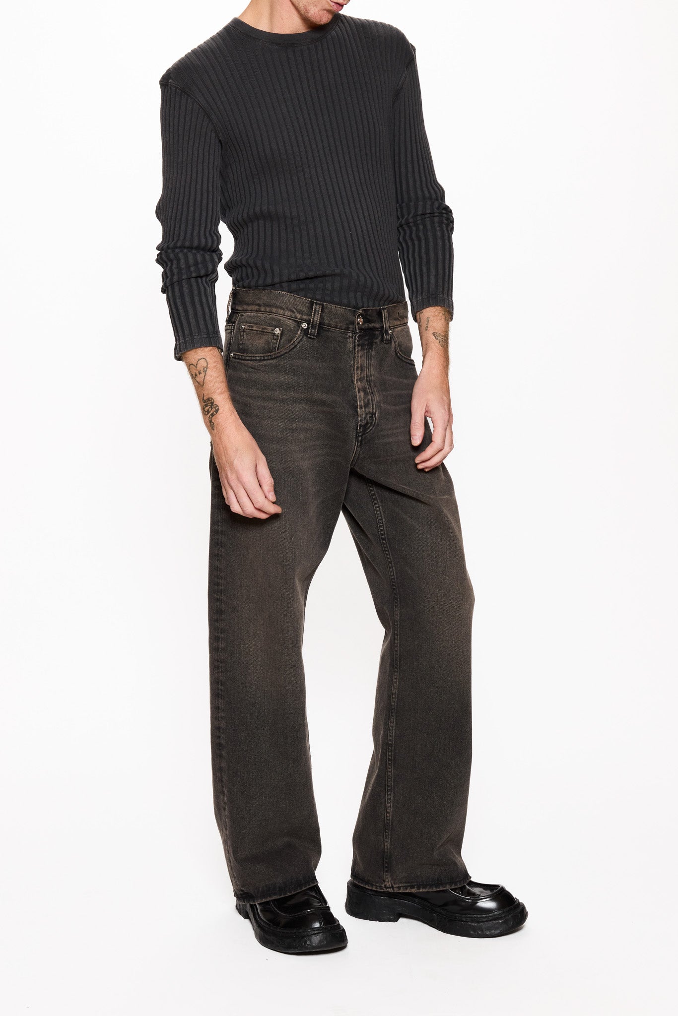 Loose-Fit Jeans in Dirty Black Vintage – HOPE STHLM
