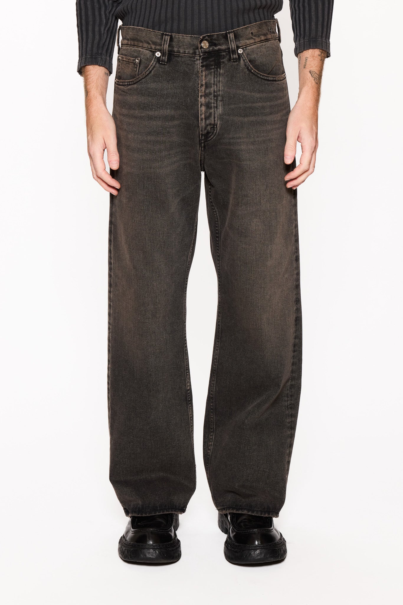Loose-Fit Jeans in Dirty Black Vintage – HOPE STHLM