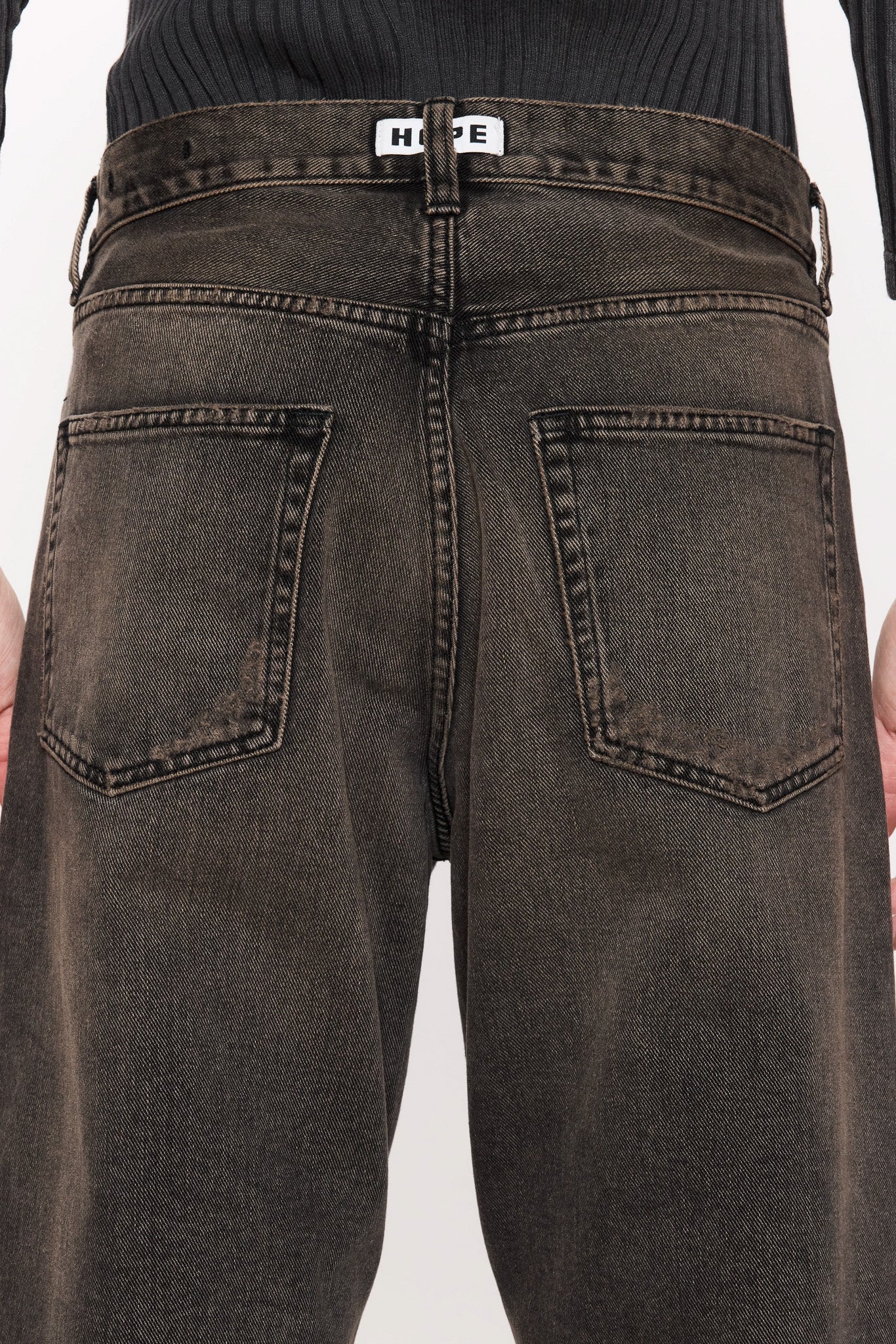 Loose-Fit Jeans in Dirty Black Vintage – HOPE STHLM
