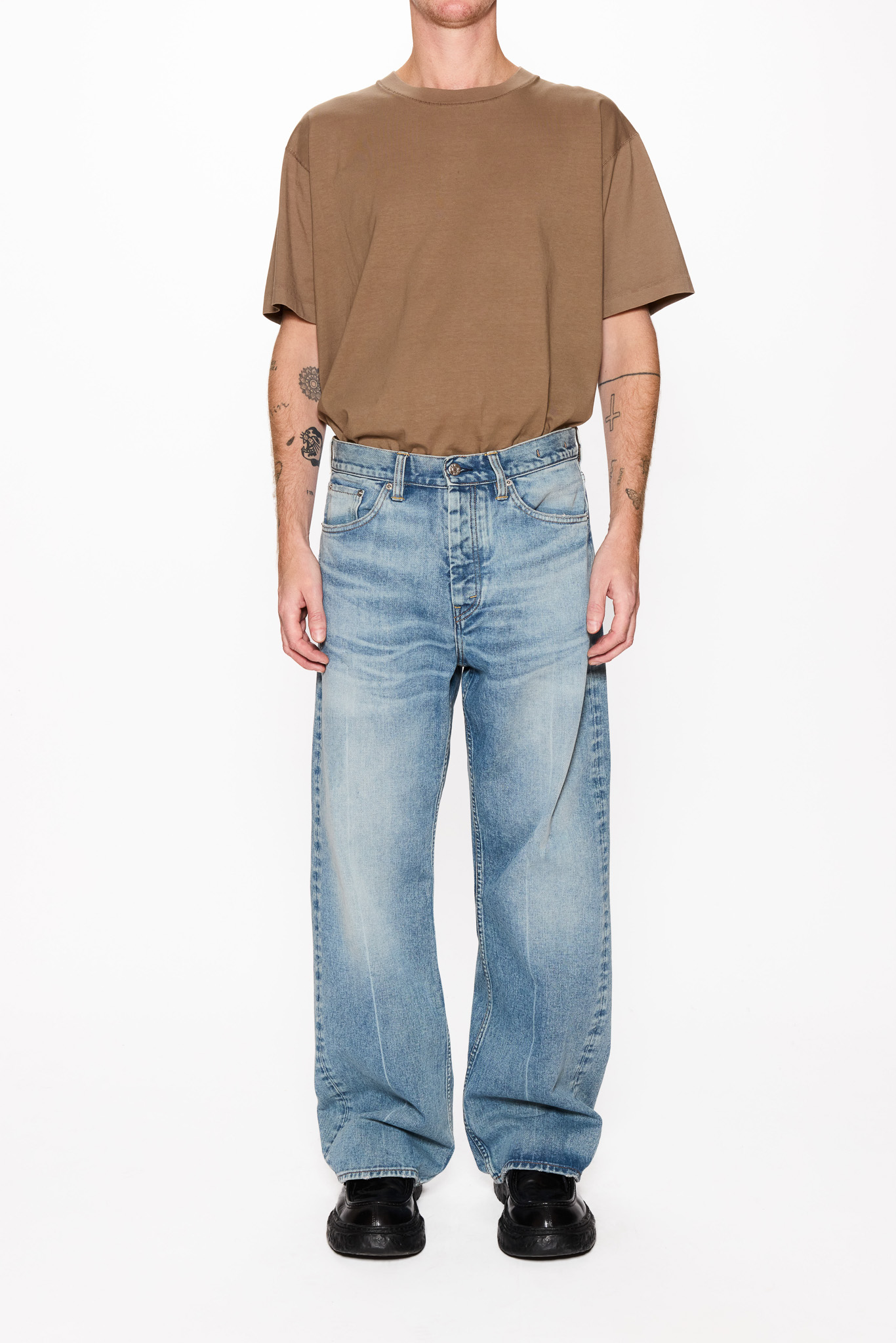 Loose-Fit Jeans in Light Blue Crease – HOPE STHLM
