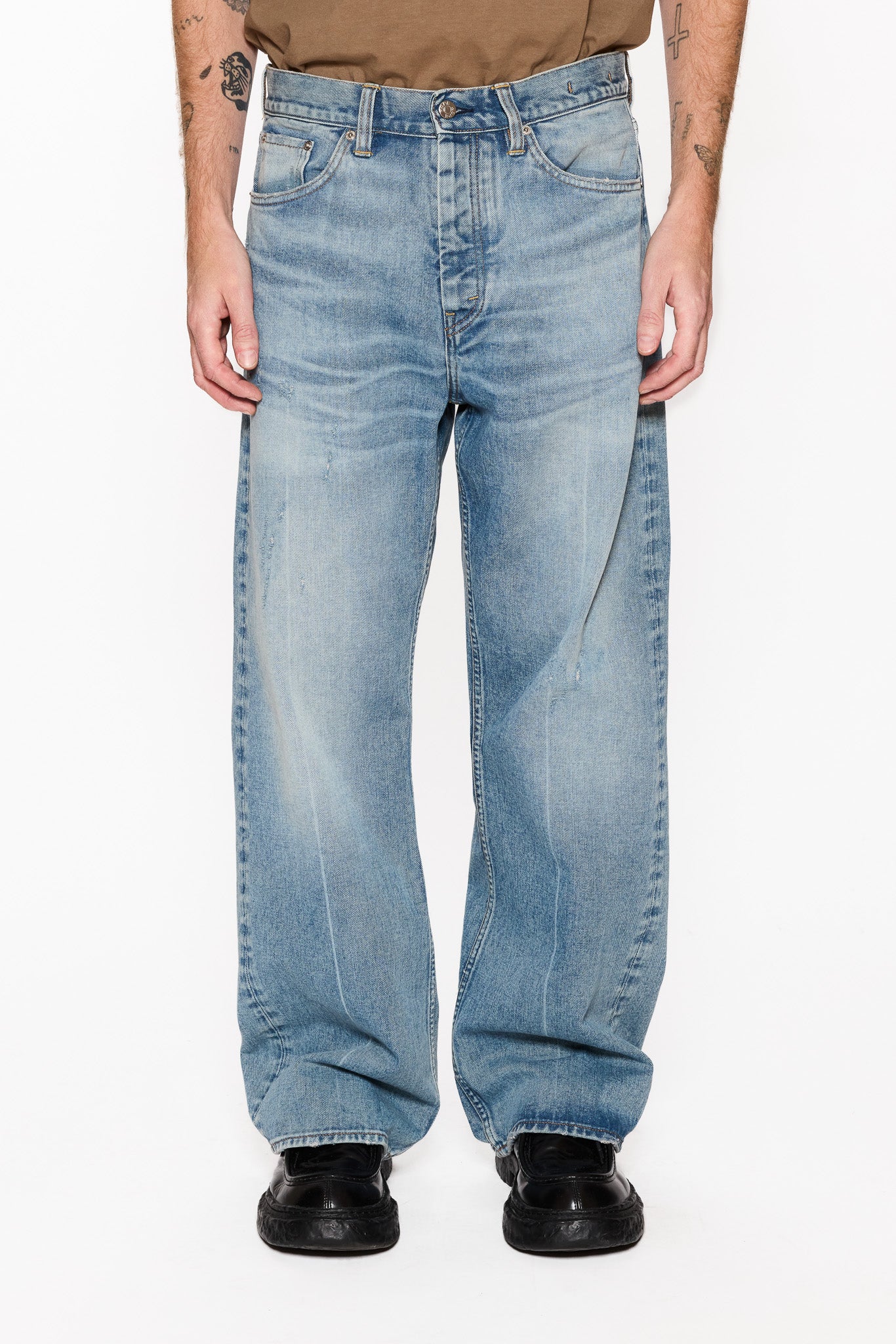 Loose-Fit Jeans in Light Blue Crease – HOPE STHLM