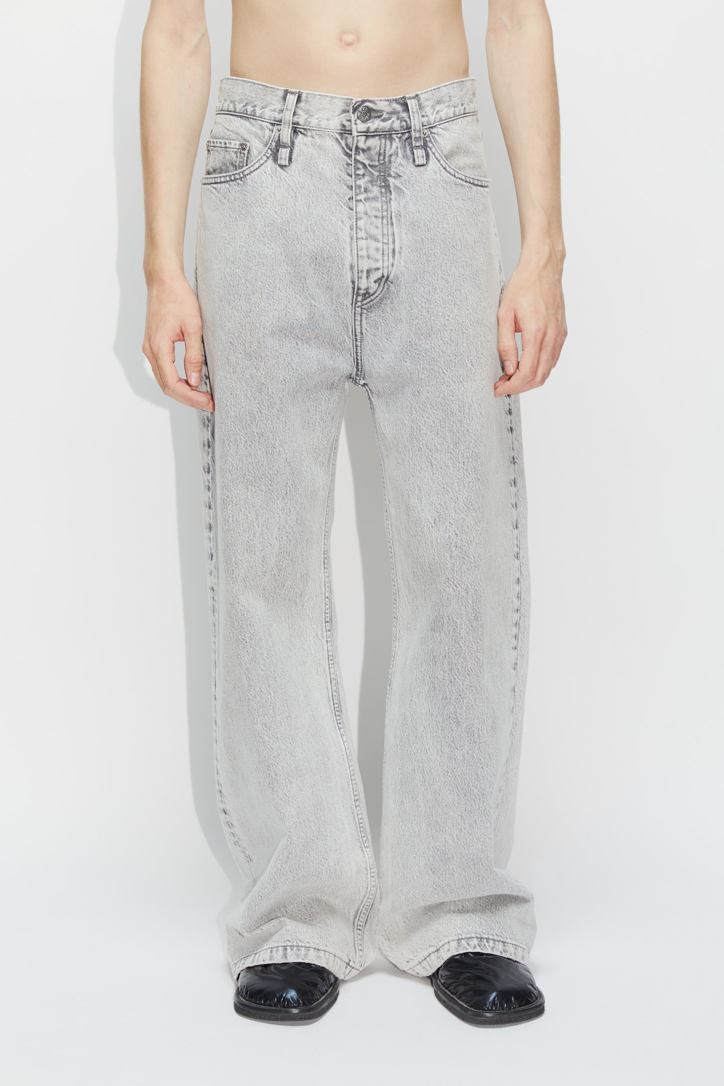 Wide-leg Jeans - Skid Jeans in Light Grey Stone – HOPE STHLM