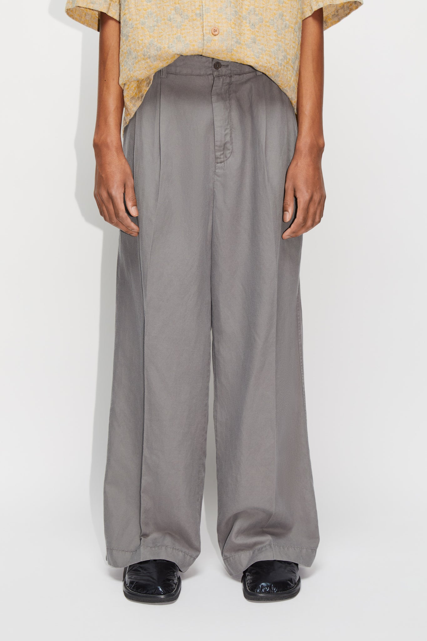 Wide-leg Trousers