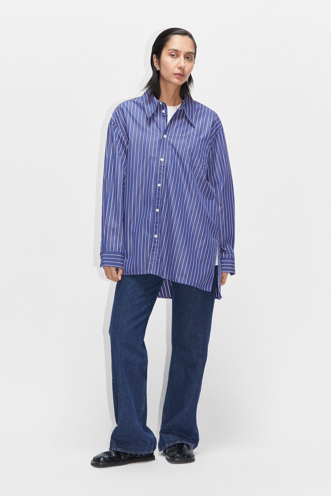 Oversized Asymmetrical Stripe STHLM Shirt Blue – in Dark HOPE